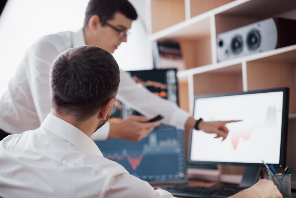 Custom vs. Off-the-Shelf Software: Choosing the Right Solution for Your Business